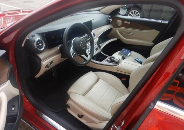 Mercedes-Benz Klasa E cena 138990 przebieg: 138000, rok produkcji 2019 z Kraków małe 137